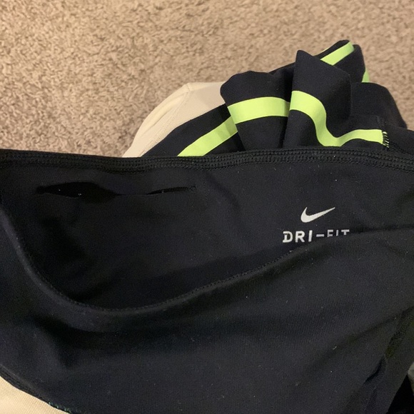 Nike Dry-fit leggings with back pocket - Picture 3 of 3
